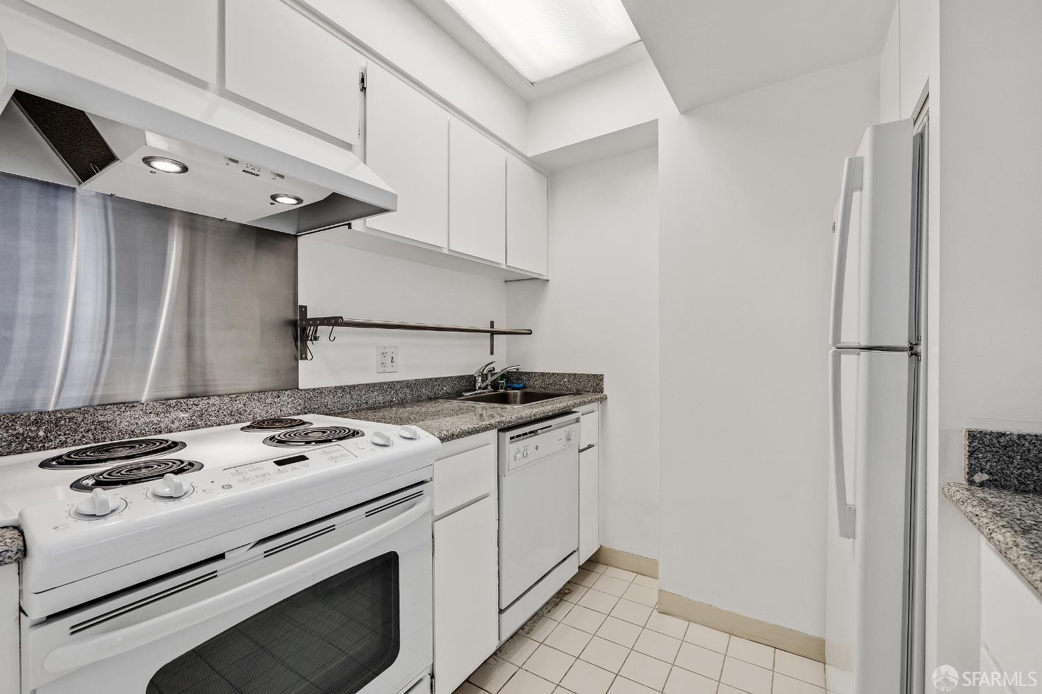 Photo #11: 425068229 Listing: Photo #11