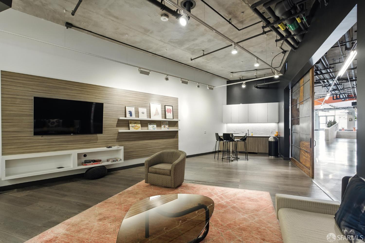 Photo #4: 425070554 Listing: Photo #4