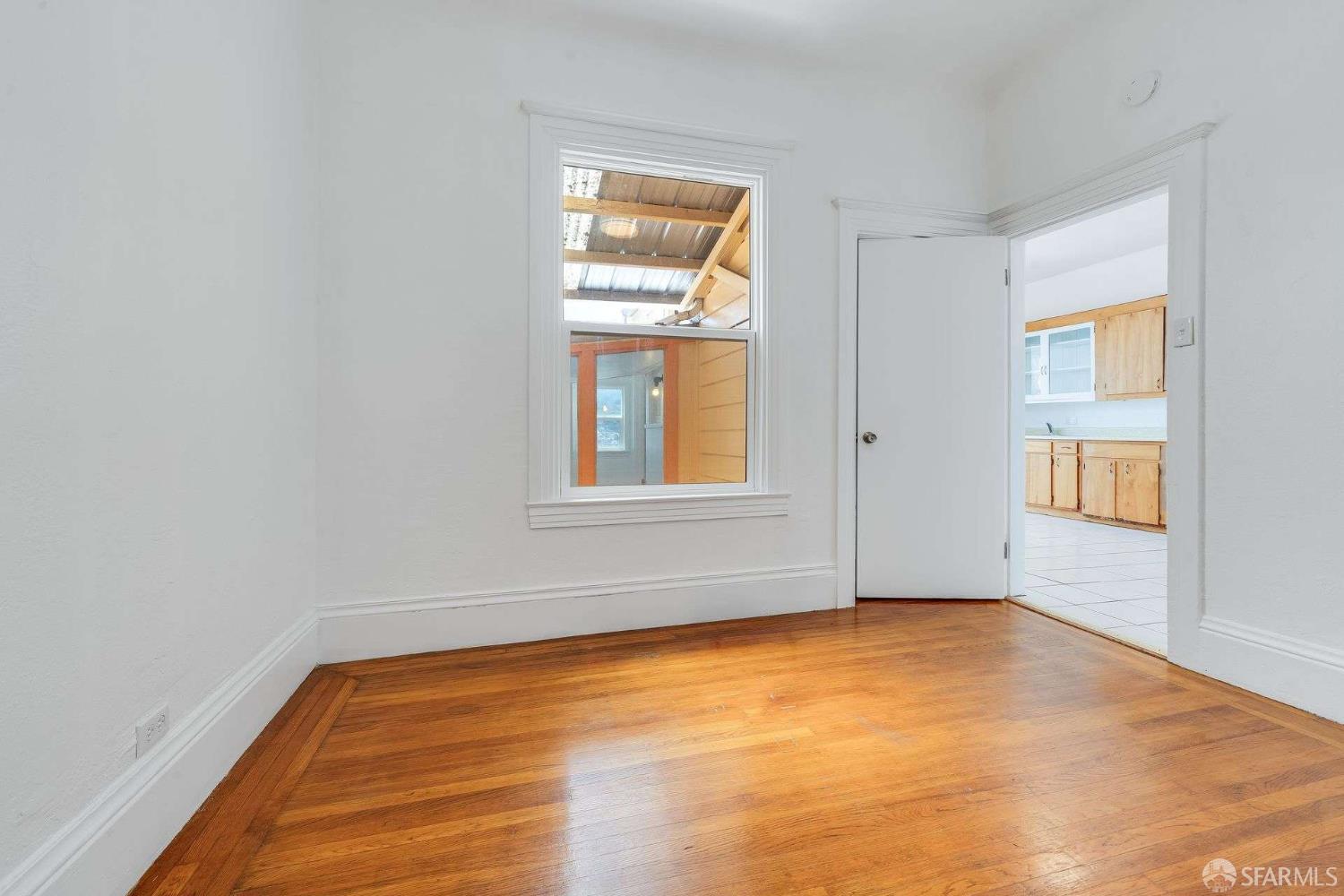 Detail Gallery Image 8 of 33 For 343 Raymond Ave, San Francisco,  CA 94134 - 4 Beds | 1 Baths