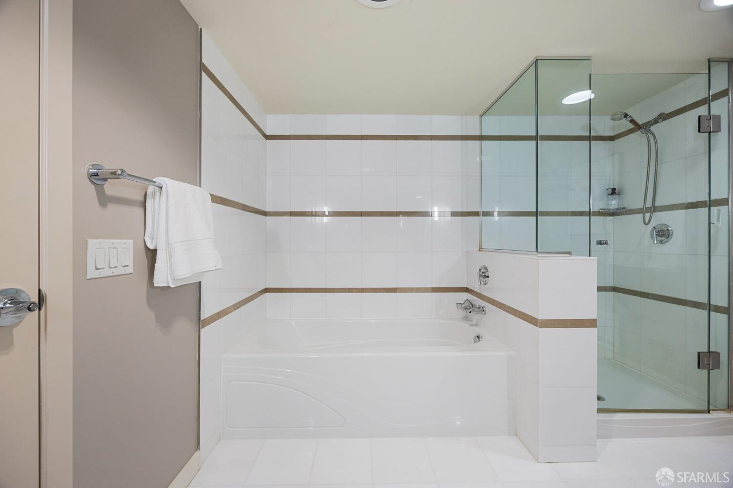 Photo #28: 425039723 Listing: Photo #28