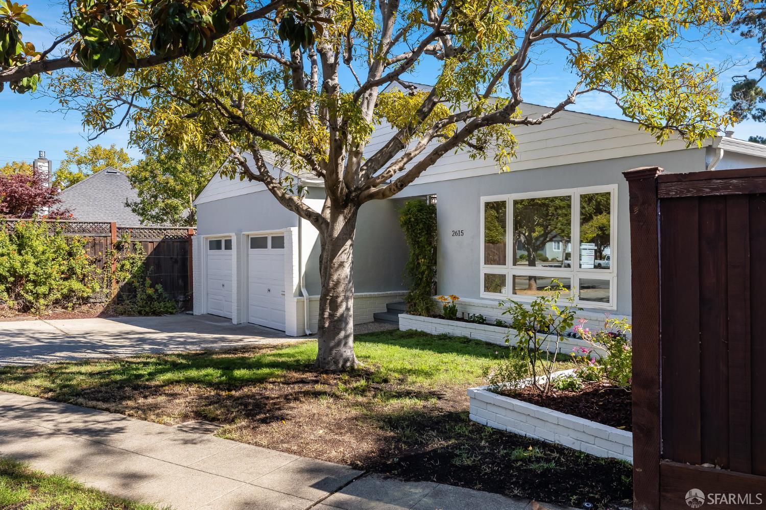 Detail Gallery Image 2 of 43 For 2615 Alameda De Las Pulgas, San Mateo,  CA 94403 - 3 Beds | 2 Baths