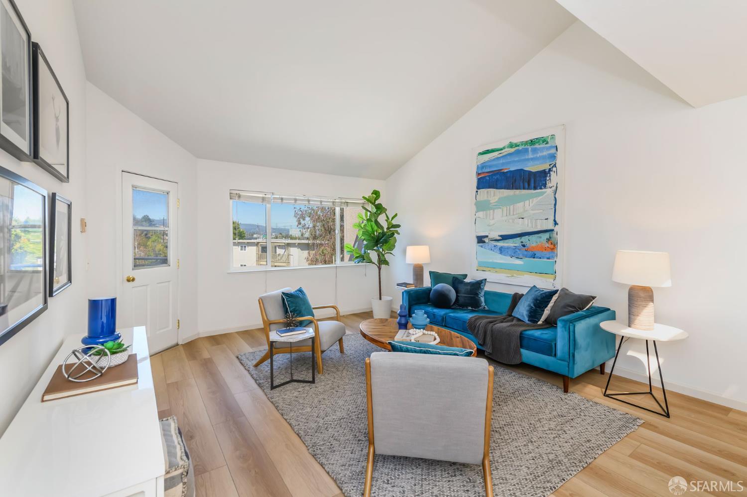 Detail Gallery Image 2 of 28 For 777 Morrell Ave #302,  Burlingame,  CA 94010 - 1 Beds | 1 Baths