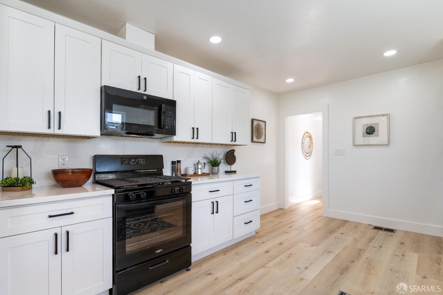 Detail Gallery Image 9 of 25 For 3568 Harper St, Oakland,  CA 94601 - 3 Beds | 2 Baths