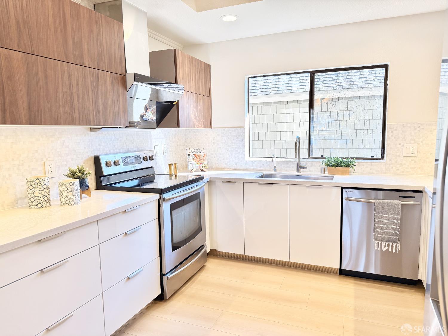 Detail Gallery Image 15 of 34 For 879 Carina Ln, Foster City,  CA 94044 - 3 Beds | 2/1 Baths