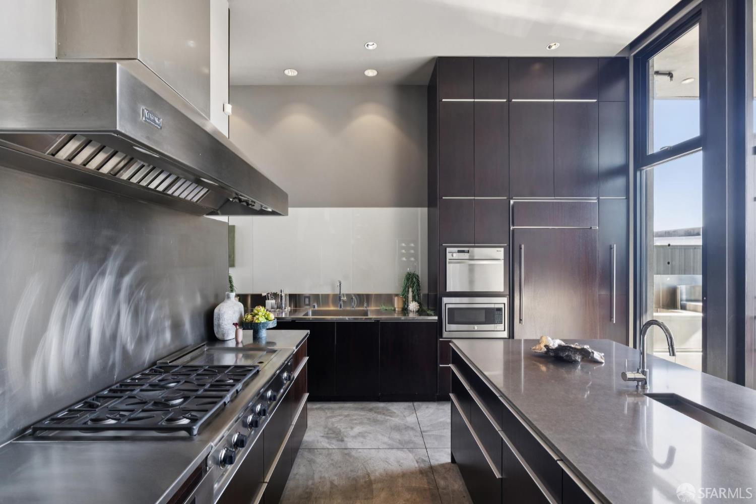 Detail Gallery Image 15 of 58 For 55 Sheridan St, San Francisco,  CA 94103 - 4 Beds | 3/1 Baths