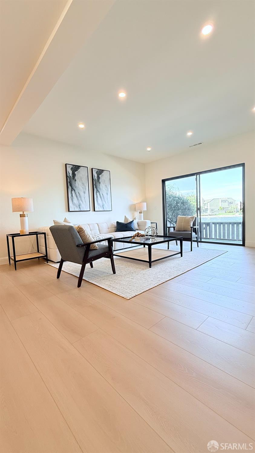 Detail Gallery Image 7 of 34 For 879 Carina Ln, Foster City,  CA 94044 - 3 Beds | 2/1 Baths
