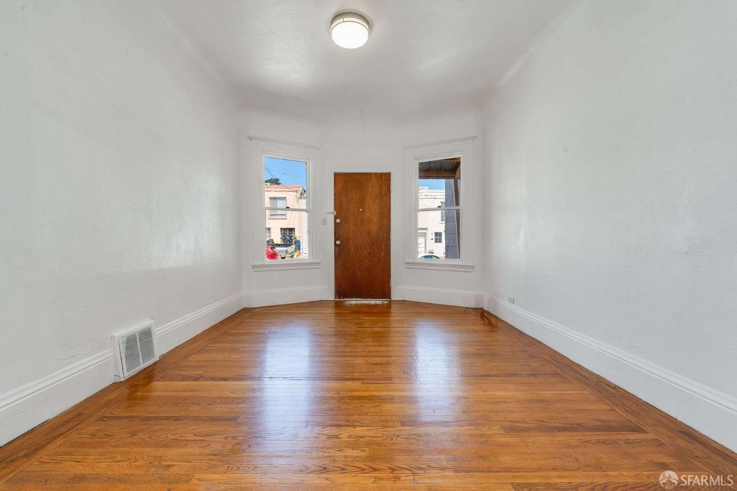 Detail Gallery Image 3 of 33 For 343 Raymond Ave, San Francisco,  CA 94134 - 4 Beds | 1 Baths