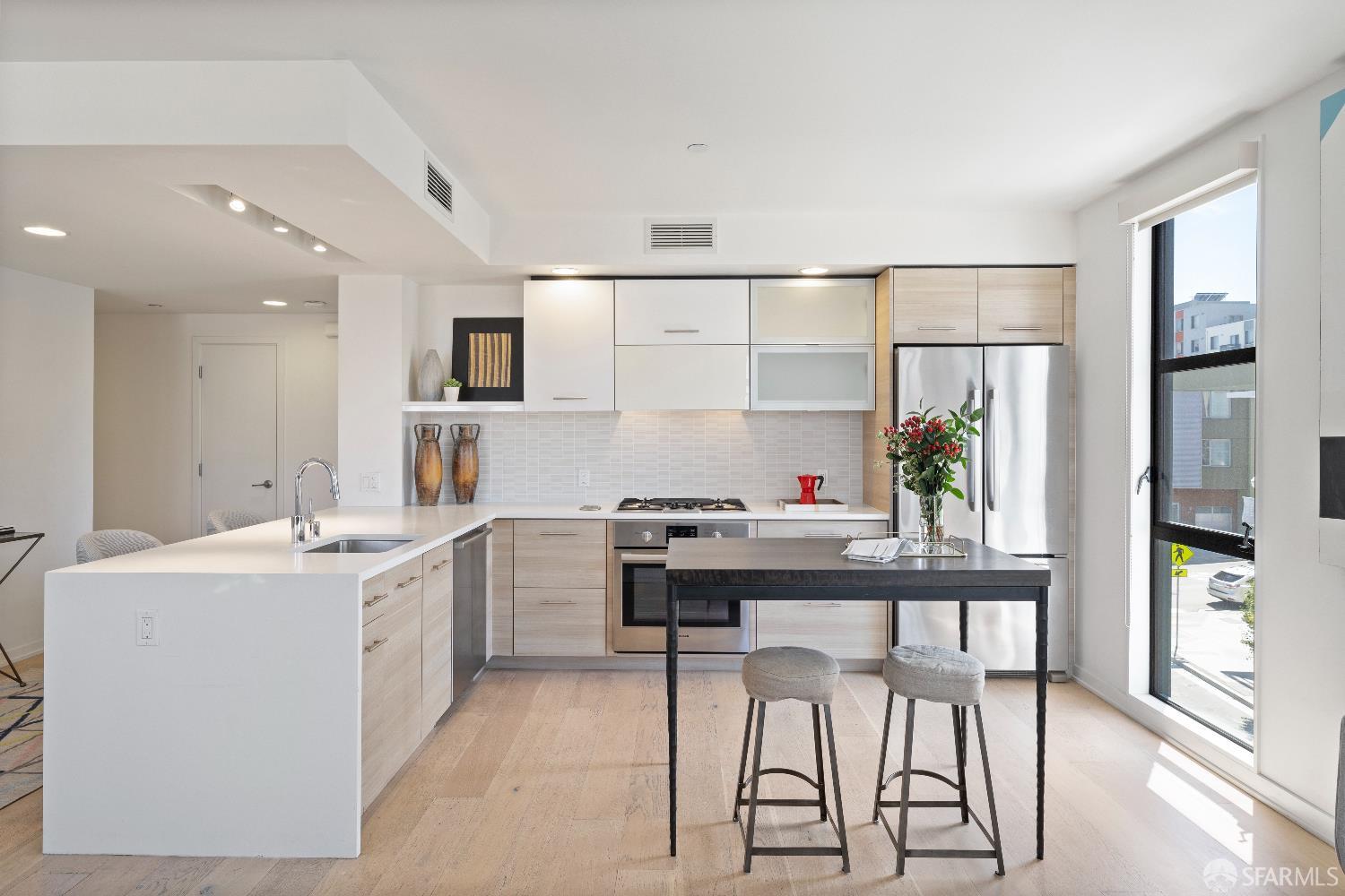 Detail Gallery Image 4 of 30 For 451 Donahue St #413,  San Francisco,  CA 94124 - 2 Beds | 2 Baths