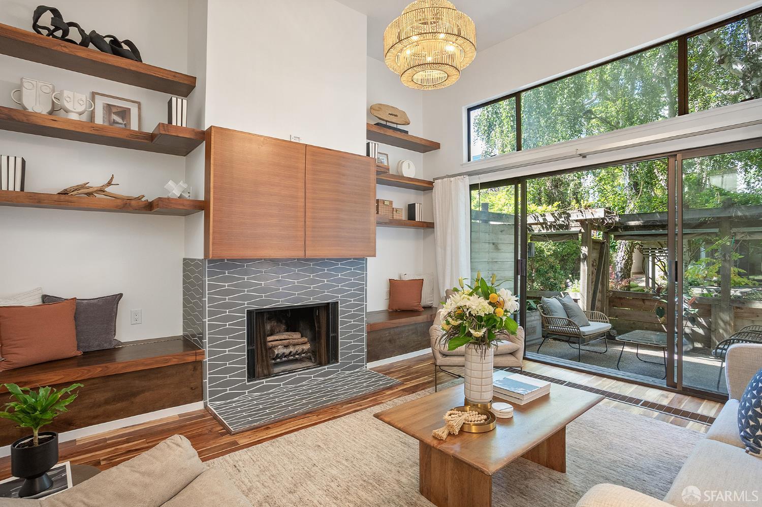 Photo #2: 425070348 Listing 