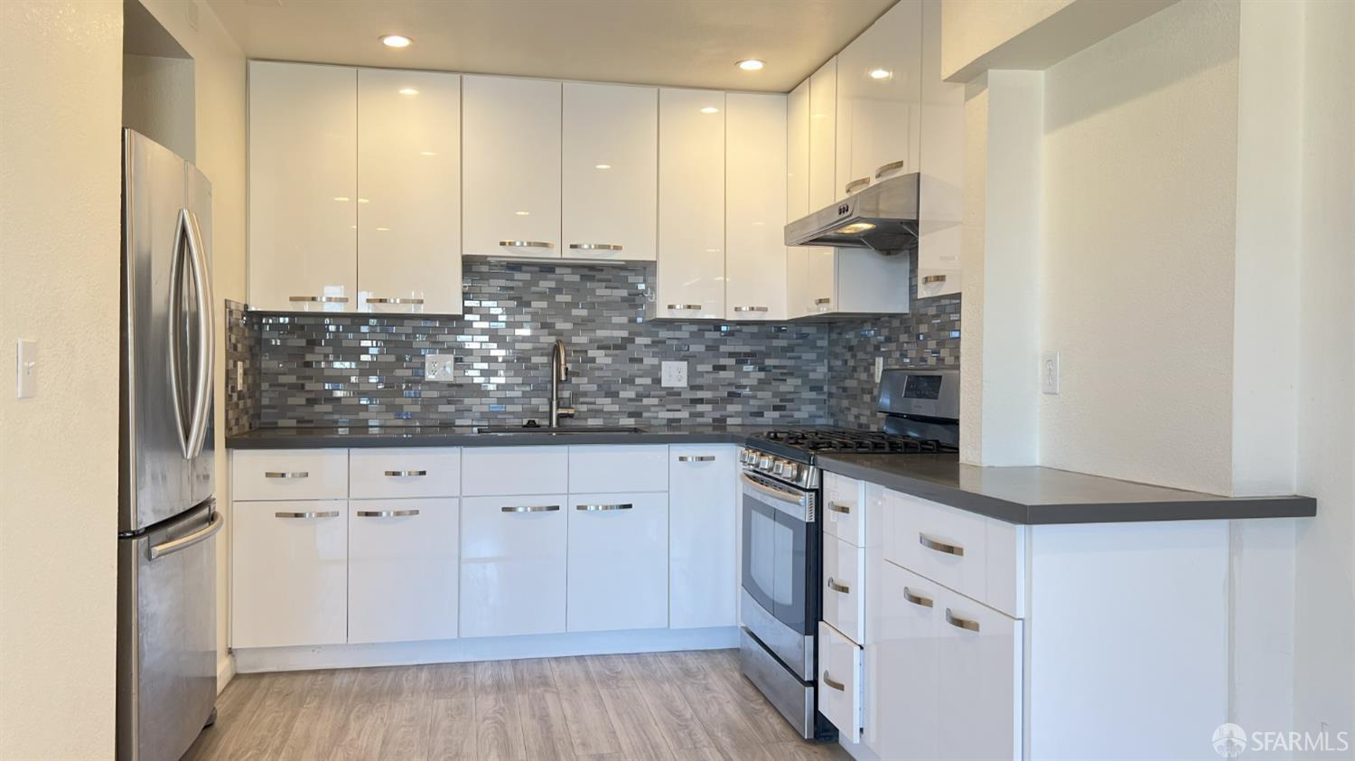 Detail Gallery Image 5 of 17 For 1828 Newhall St, San Francisco,  CA 94124 - 2 Beds | 1 Baths