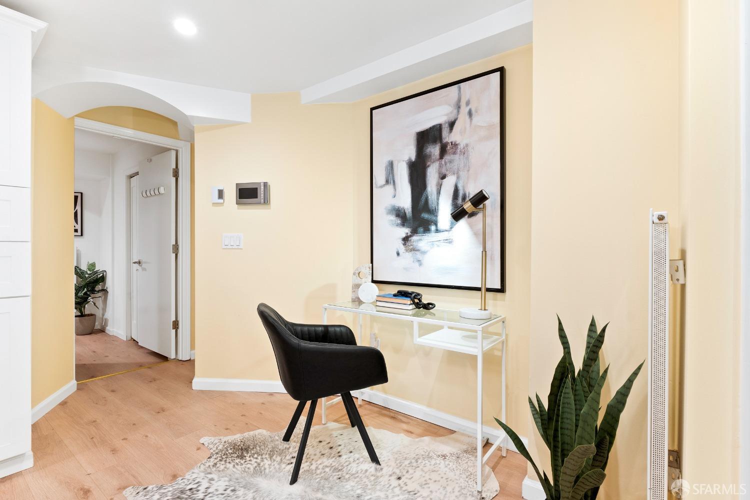 Detail Gallery Image 9 of 25 For 630 Leavenworth St #GRDN,  San Francisco,  CA 94109 - 1 Beds | 2 Baths