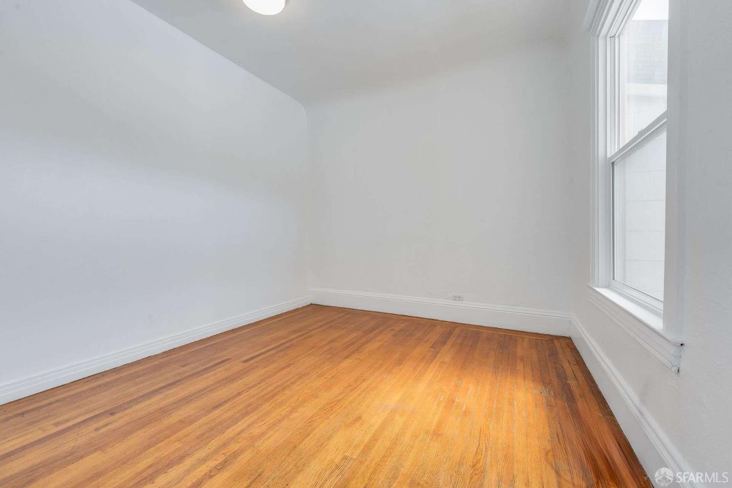 Detail Gallery Image 7 of 33 For 343 Raymond Ave, San Francisco,  CA 94134 - 4 Beds | 1 Baths