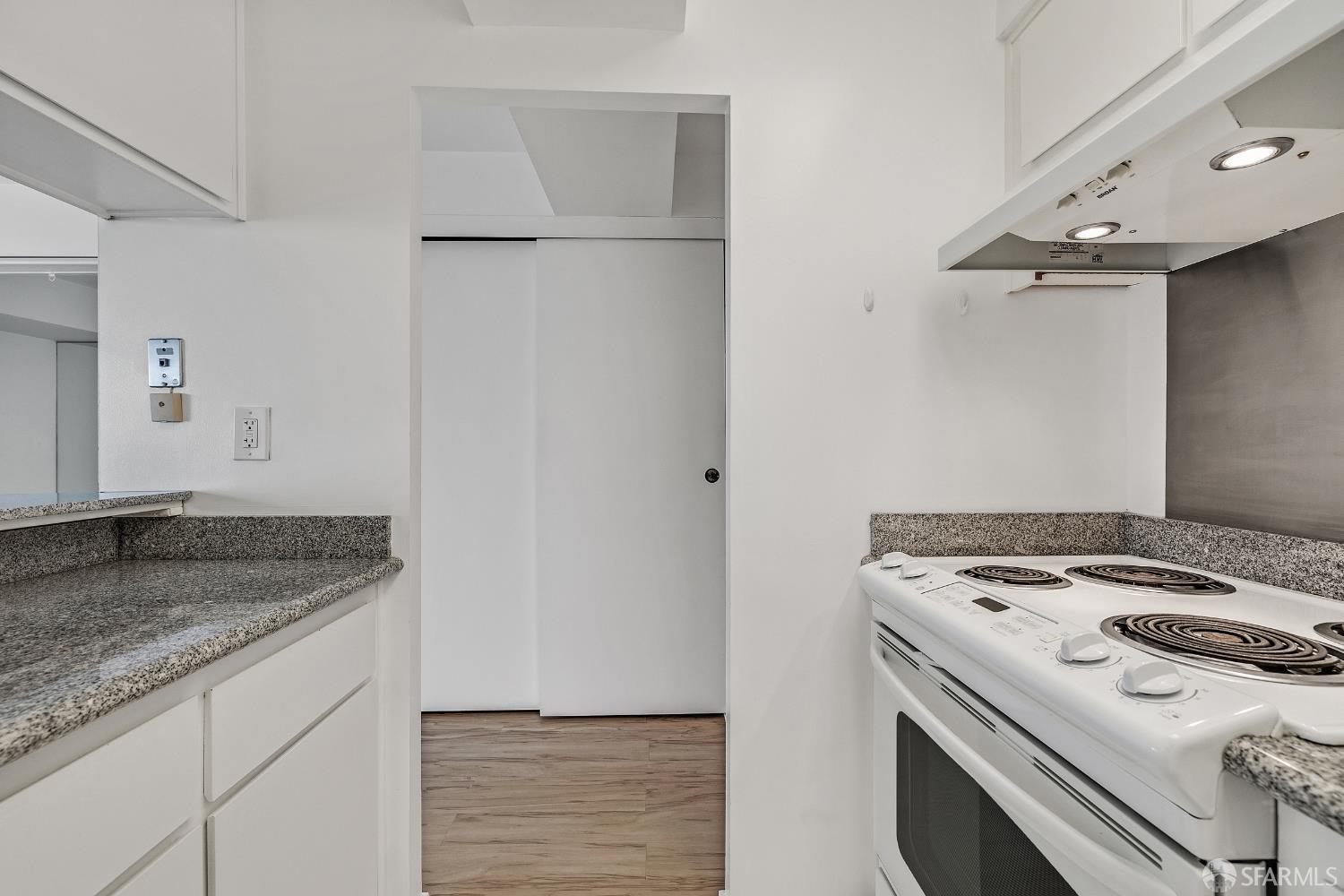 Photo #13: 425068229 Listing: Photo #13