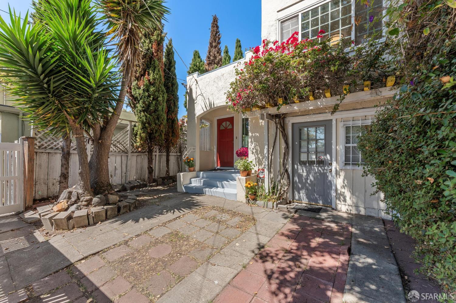 Detail Gallery Image 3 of 24 For 1109 Channing Way, Berkeley,  CA 94702 - 2 Beds | 1 Baths