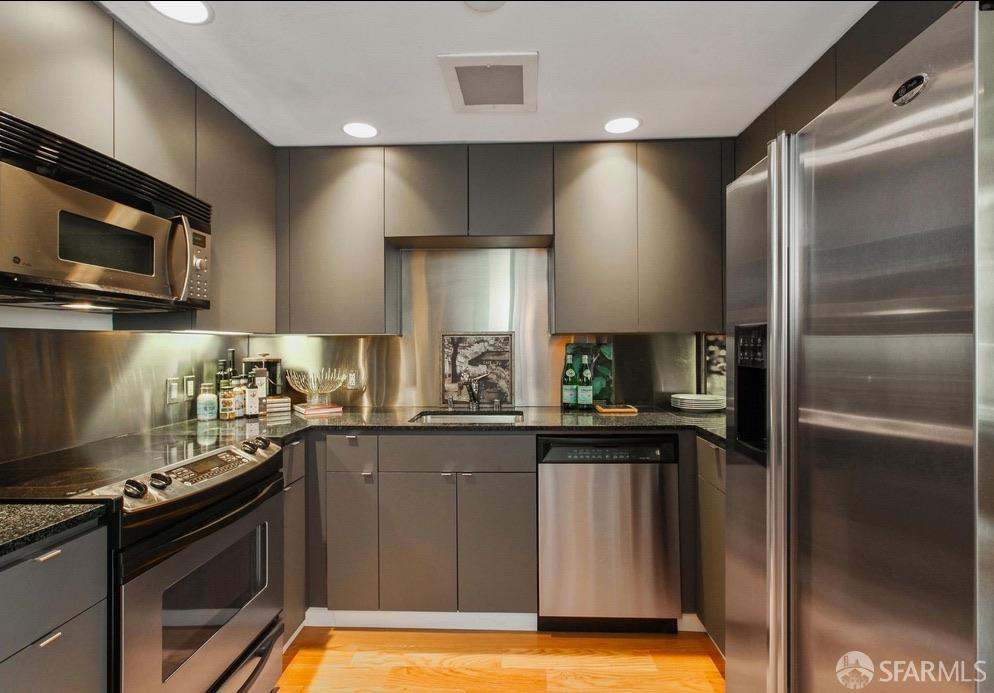 Photo #5: 425071015 Listing 