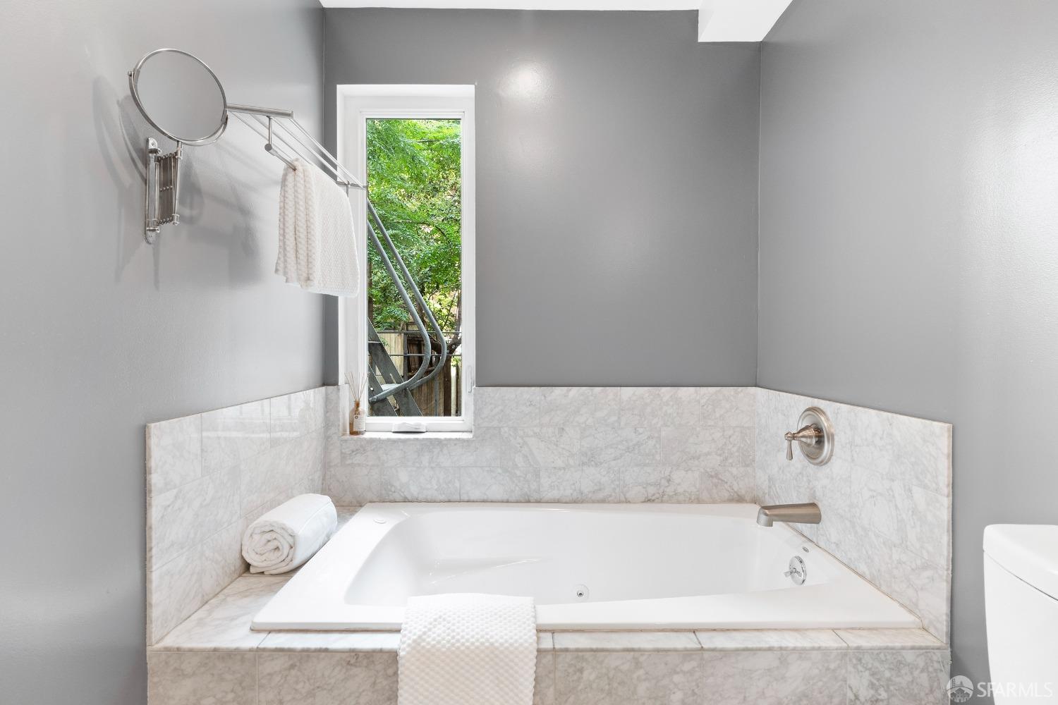 Detail Gallery Image 14 of 25 For 630 Leavenworth St #GRDN,  San Francisco,  CA 94109 - 1 Beds | 2 Baths