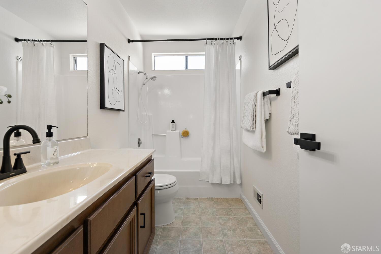 Detail Gallery Image 25 of 45 For 3 John Papan Ct, Daly City,  CA 94015 - 3 Beds | 2/1 Baths