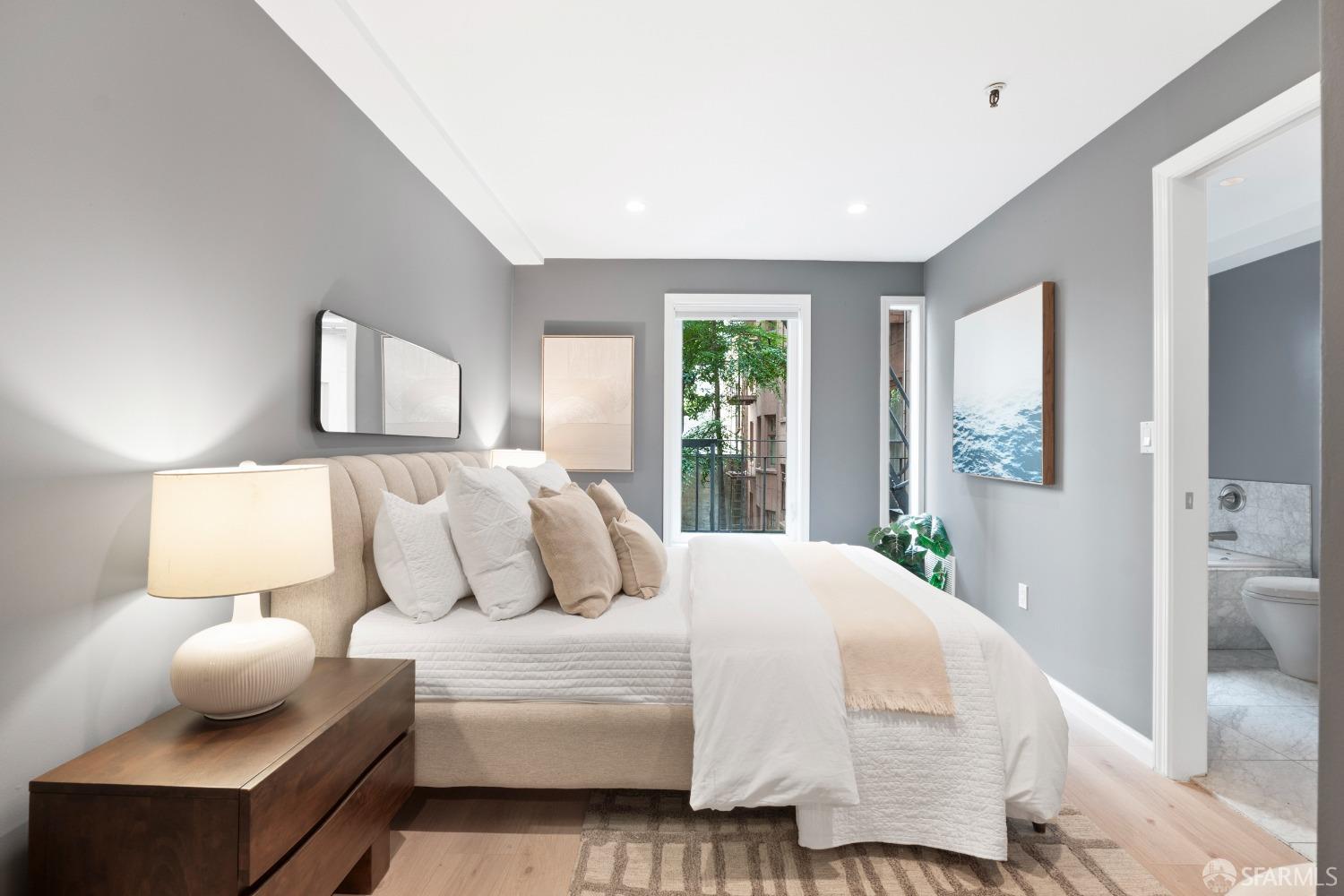 Detail Gallery Image 11 of 25 For 630 Leavenworth St #GRDN,  San Francisco,  CA 94109 - 1 Beds | 2 Baths