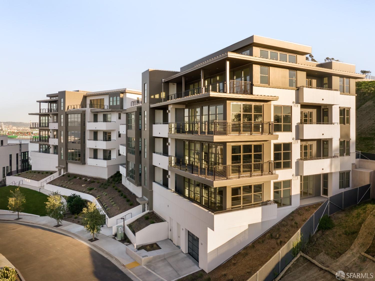 Detail Gallery Image 20 of 50 For 36 Meadow Dr #202,  San Francisco,  CA 94130 - 3 Beds | 3/1 Baths