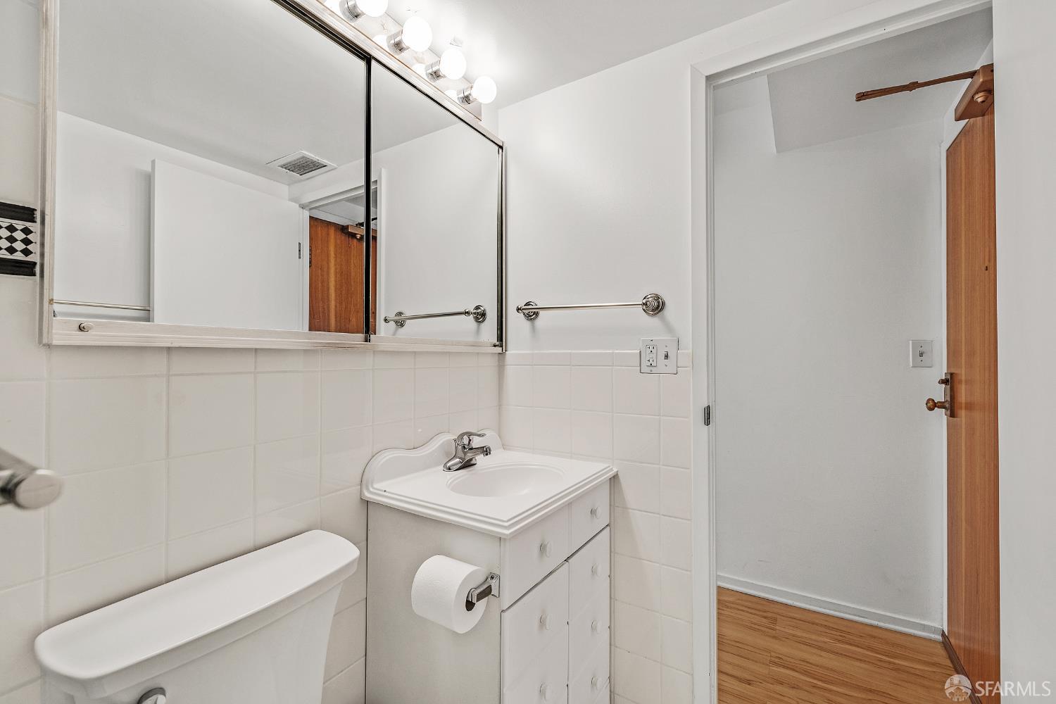 Photo #9: 425068229 Listing: Photo #9