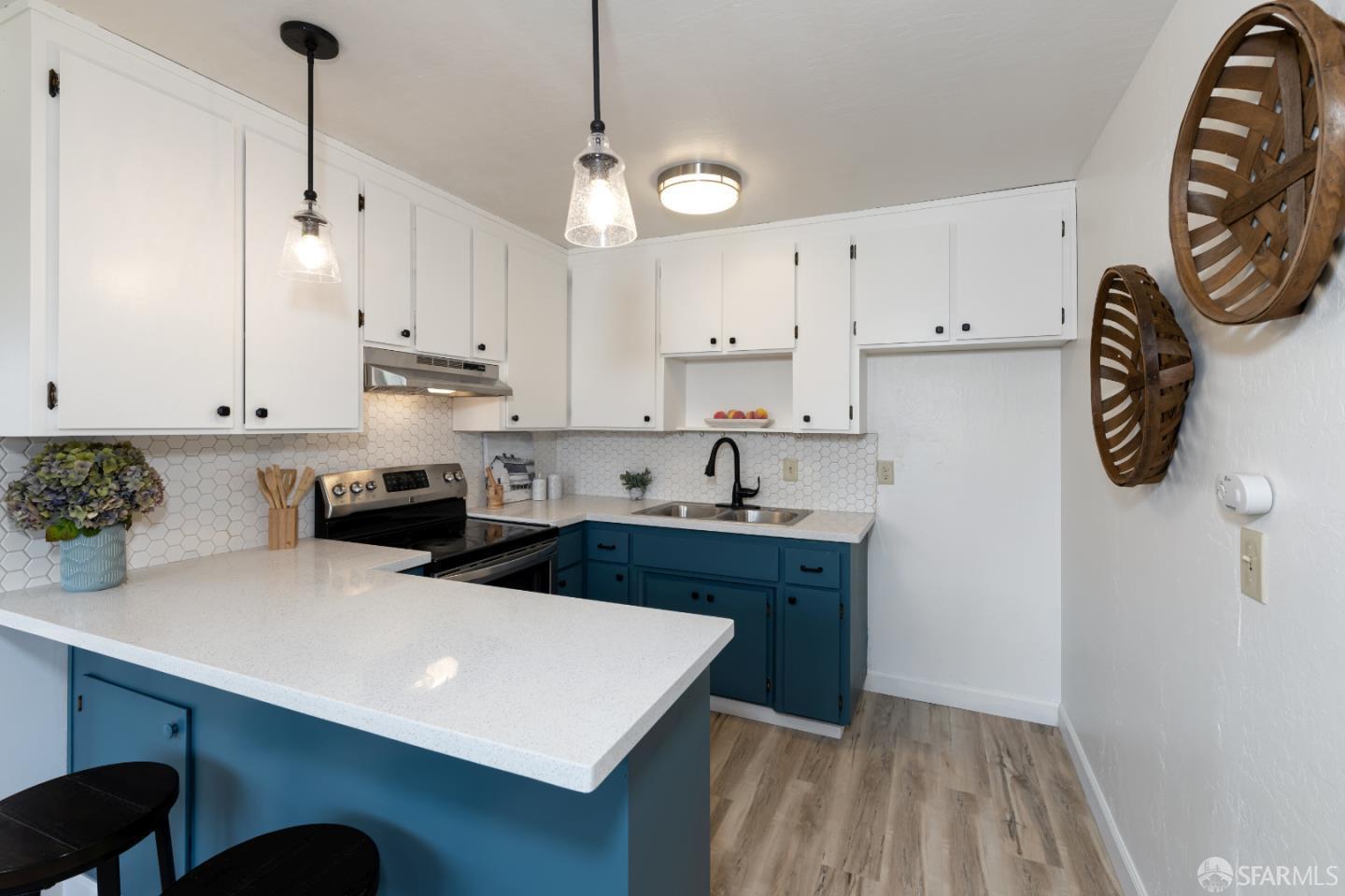 Detail Gallery Image 9 of 21 For 210 Center Ave a,  Aptos,  CA 95003 - 2 Beds | 1 Baths