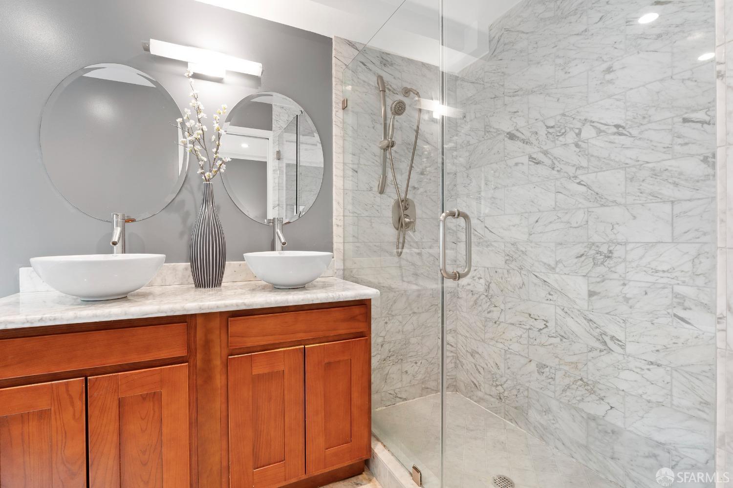 Detail Gallery Image 15 of 25 For 630 Leavenworth St #GRDN,  San Francisco,  CA 94109 - 1 Beds | 2 Baths