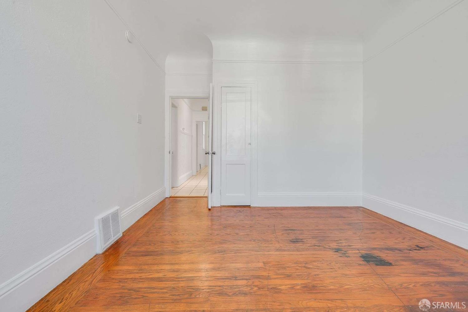 Detail Gallery Image 6 of 33 For 343 Raymond Ave, San Francisco,  CA 94134 - 4 Beds | 1 Baths