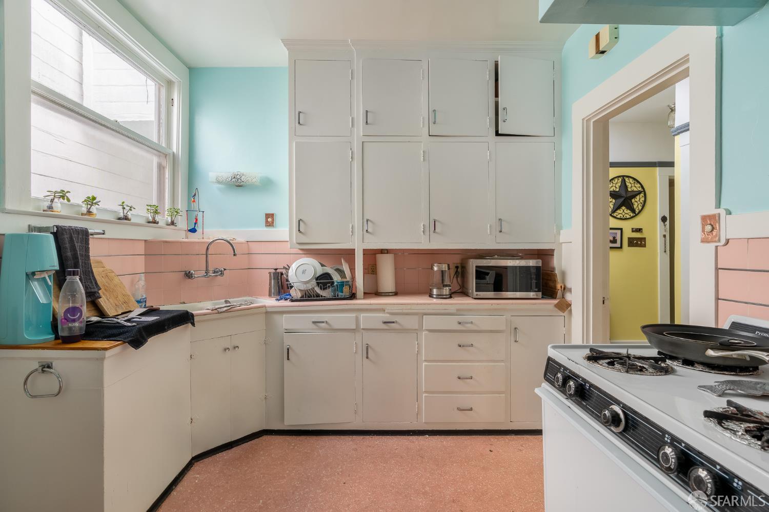 Detail Gallery Image 6 of 18 For 2139 Taraval St, San Francisco,  CA 94116 - 1 Beds | 2 Baths