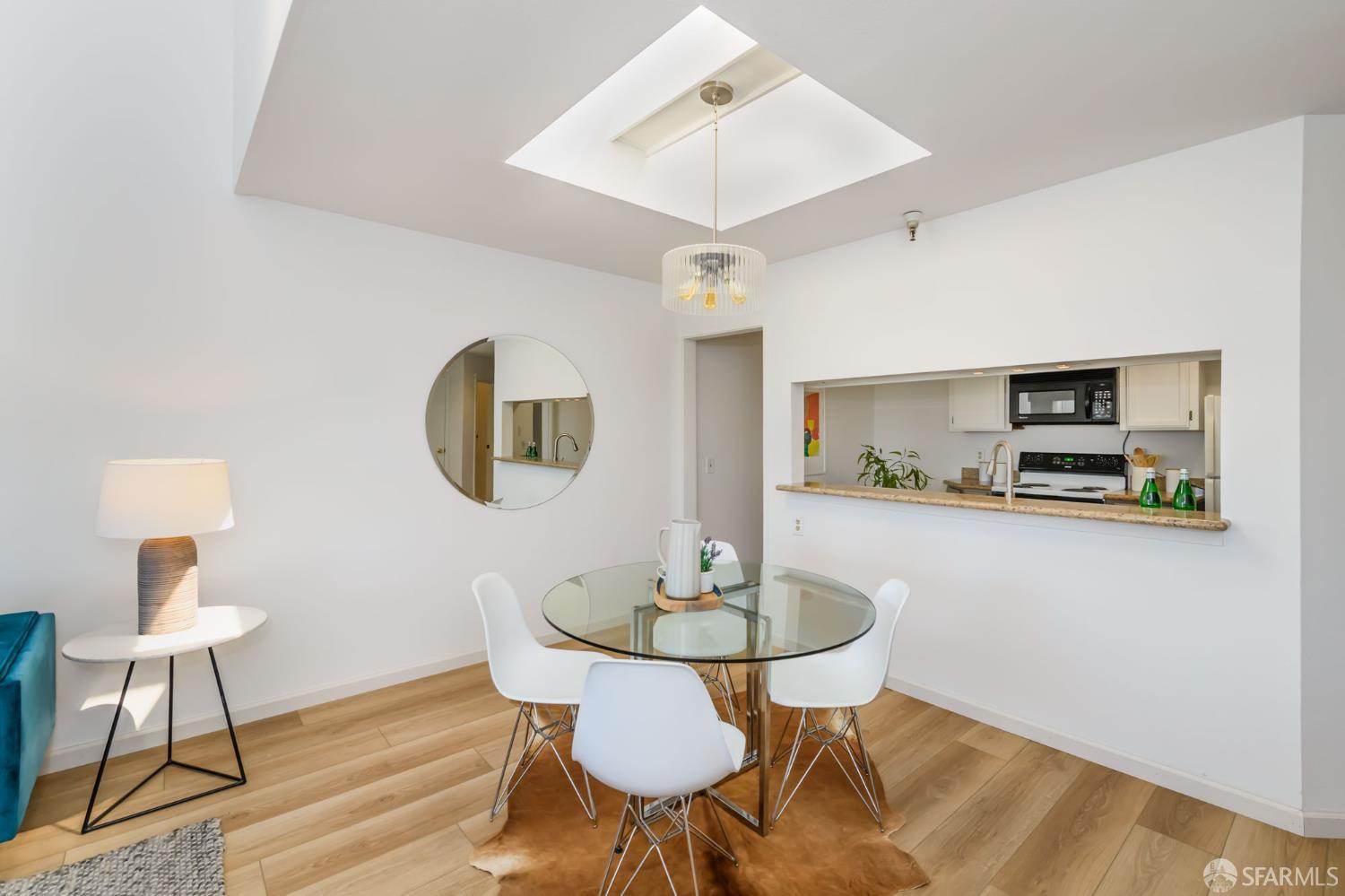 Detail Gallery Image 6 of 28 For 777 Morrell Ave #302,  Burlingame,  CA 94010 - 1 Beds | 1 Baths
