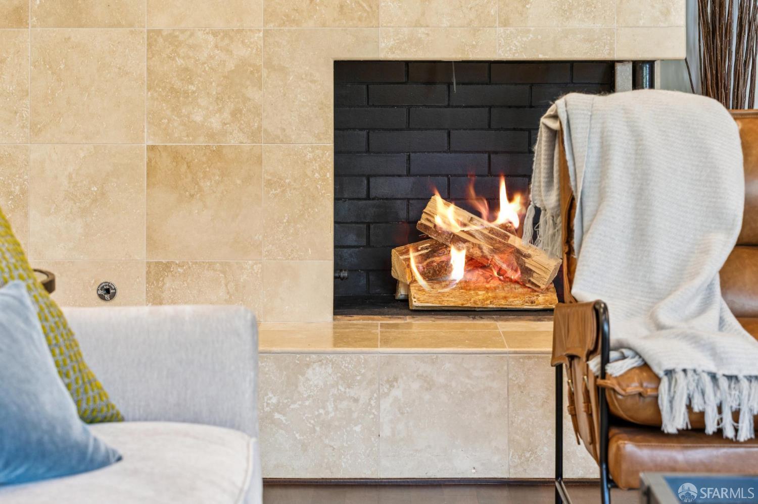 Detail Gallery Image 6 of 25 For 30 Flint St, San Francisco,  CA 94114 - 3 Beds | 2 Baths