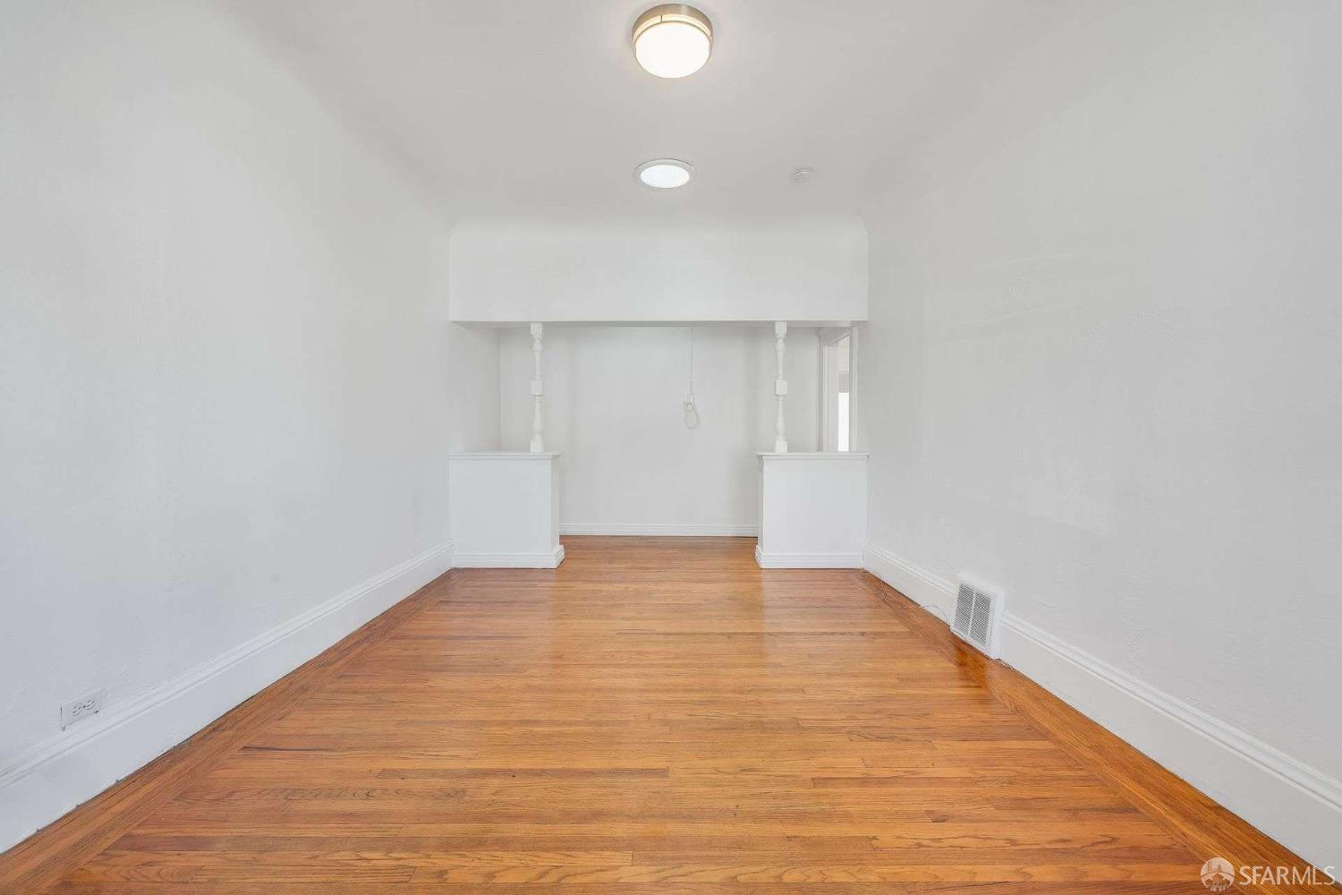 Detail Gallery Image 2 of 33 For 343 Raymond Ave, San Francisco,  CA 94134 - 4 Beds | 1 Baths