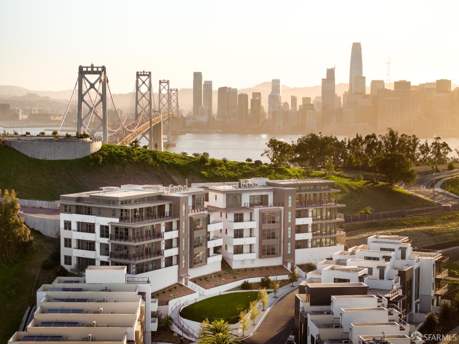 Detail Gallery Image 2 of 50 For 36 Meadow Dr #202,  San Francisco,  CA 94130 - 3 Beds | 3/1 Baths