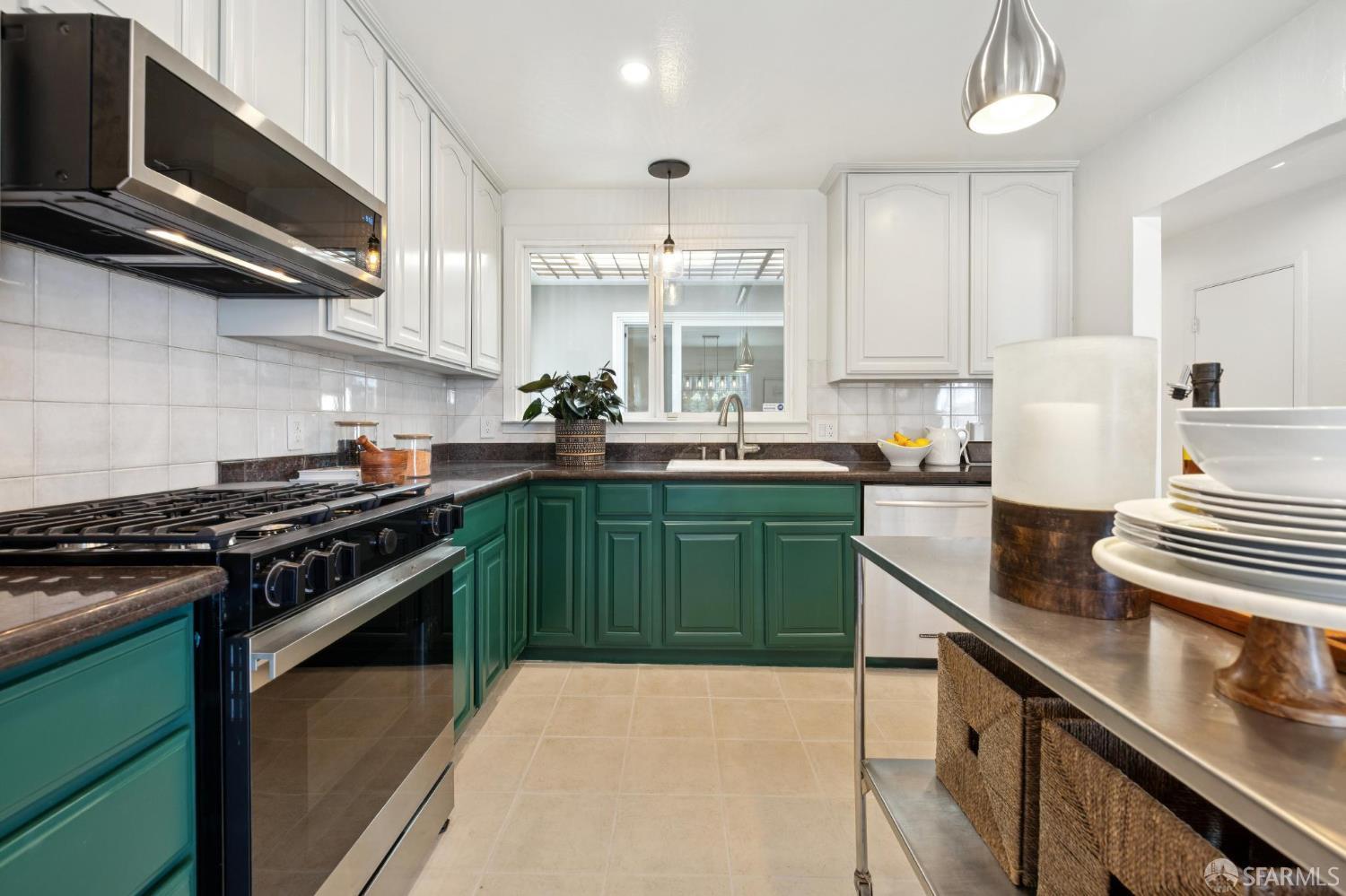 Detail Gallery Image 9 of 55 For 280 Madison St, San Francisco,  CA 94134 - 3 Beds | 2 Baths
