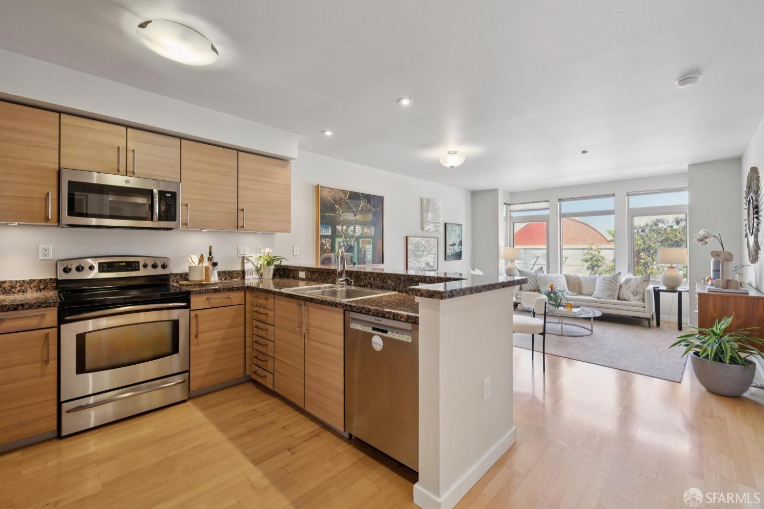 Detail Gallery Image 2 of 28 For 329 Bay St #305,  San Francisco,  CA 94133 - 1 Beds | 1 Baths