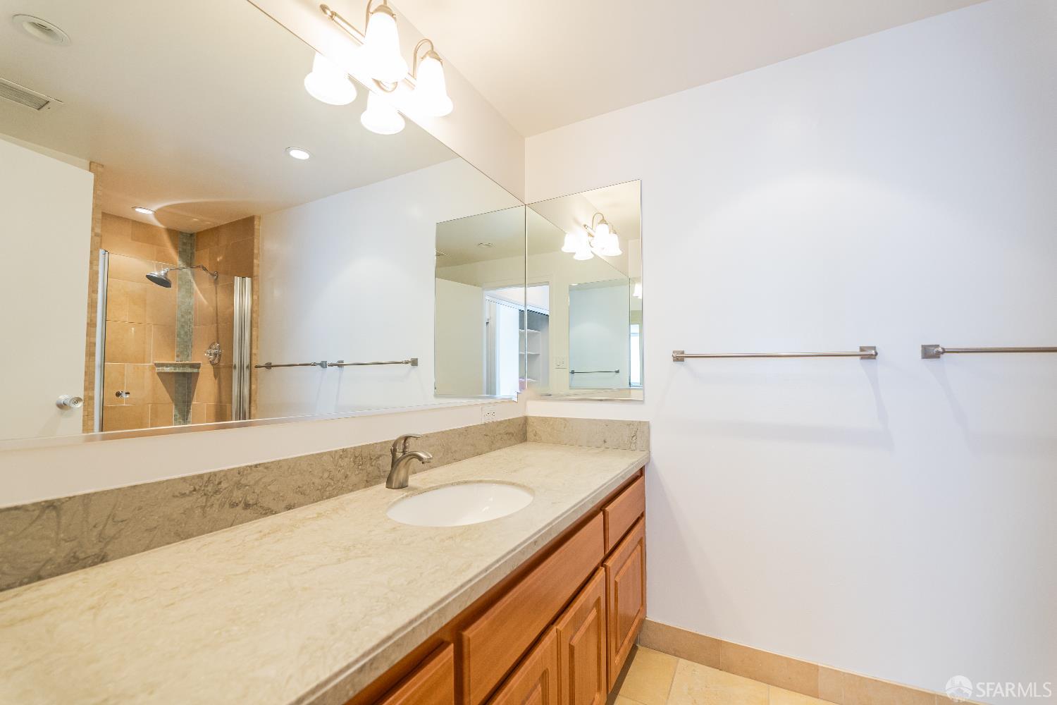 Detail Gallery Image 7 of 9 For 1998 Broadway St #1401,  San Francisco,  CA 94109 - 2 Beds | 2 Baths