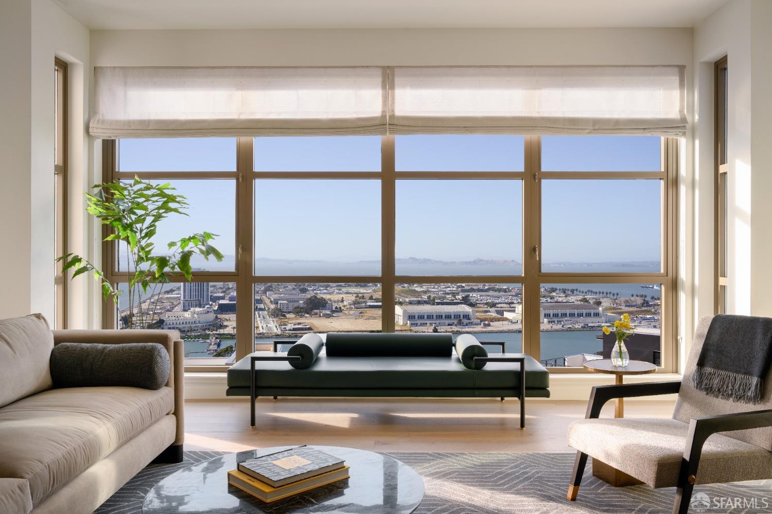 Detail Gallery Image 3 of 50 For 36 Meadow Dr #202,  San Francisco,  CA 94130 - 3 Beds | 3/1 Baths