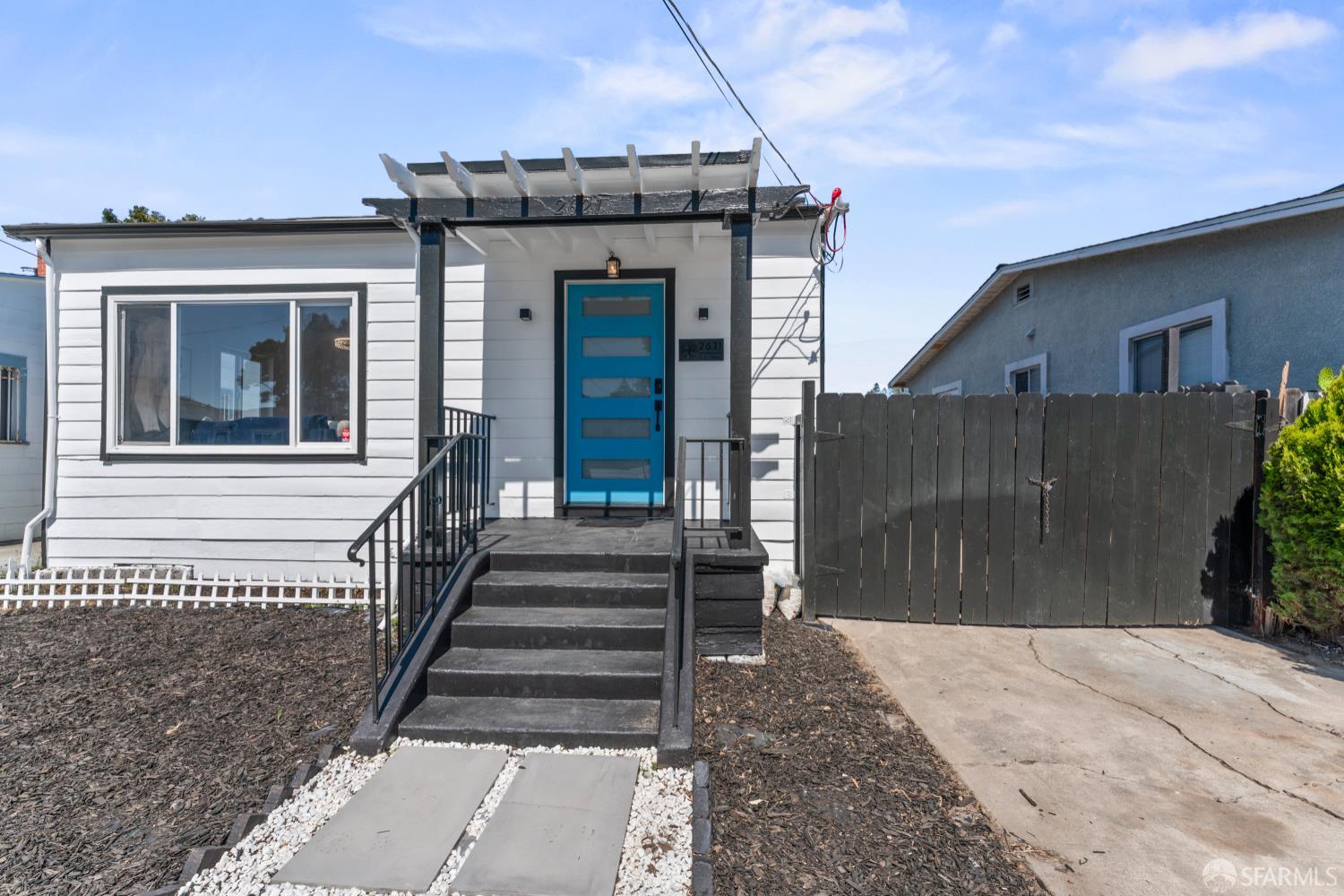 Detail Gallery Image 6 of 30 For 2621 Ritchie St, Oakland,  CA 94605 - 3 Beds | 1 Baths