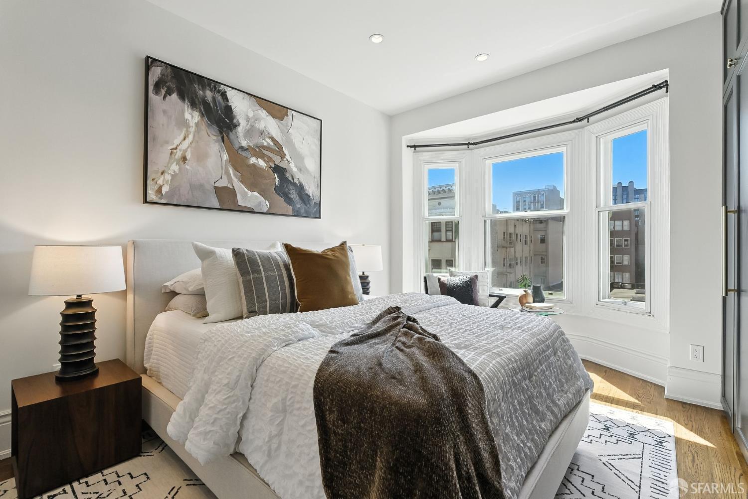 Detail Gallery Image 10 of 19 For 1070 Post St #4,  San Francisco,  CA 94109 - 3 Beds | 2 Baths