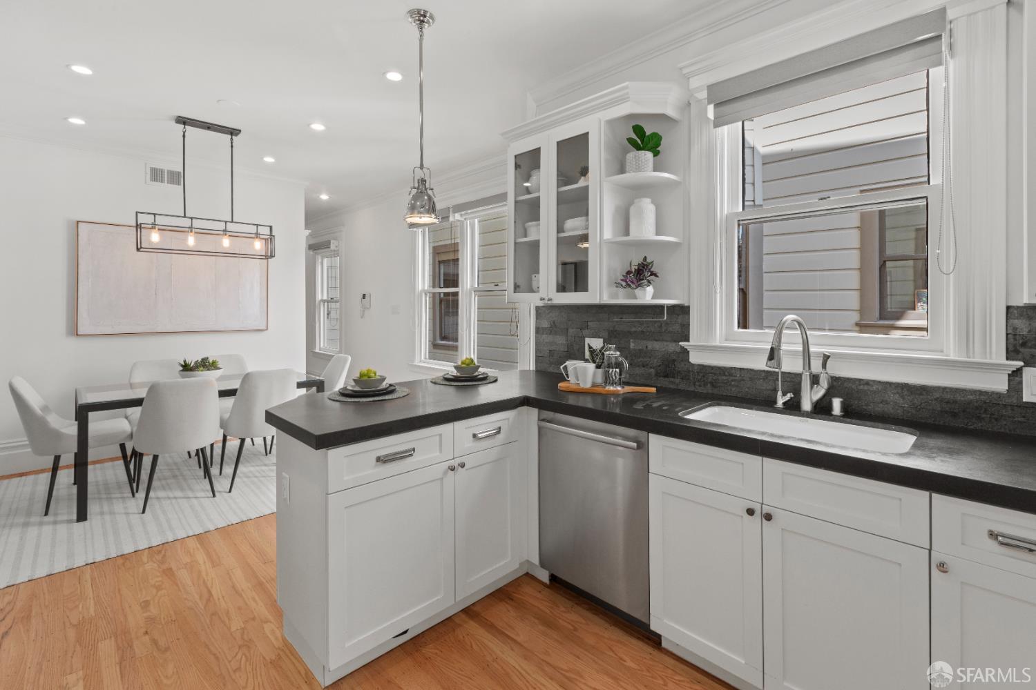 Photo #4: 425066754 Listing 