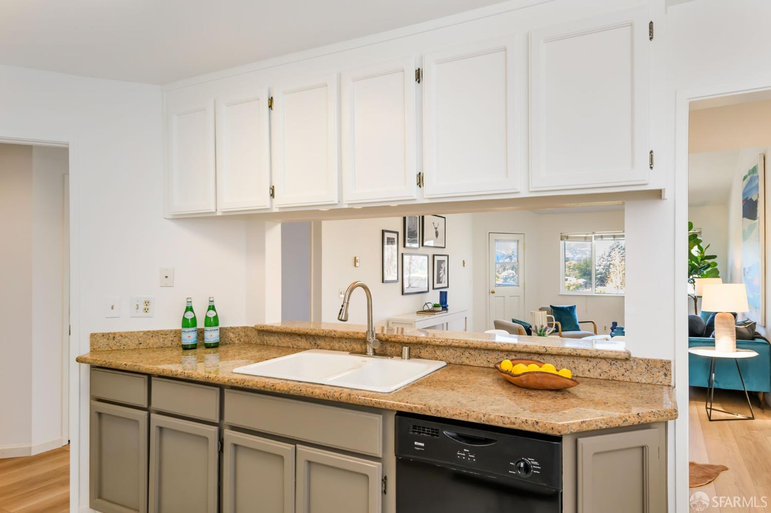 Detail Gallery Image 8 of 28 For 777 Morrell Ave #302,  Burlingame,  CA 94010 - 1 Beds | 1 Baths