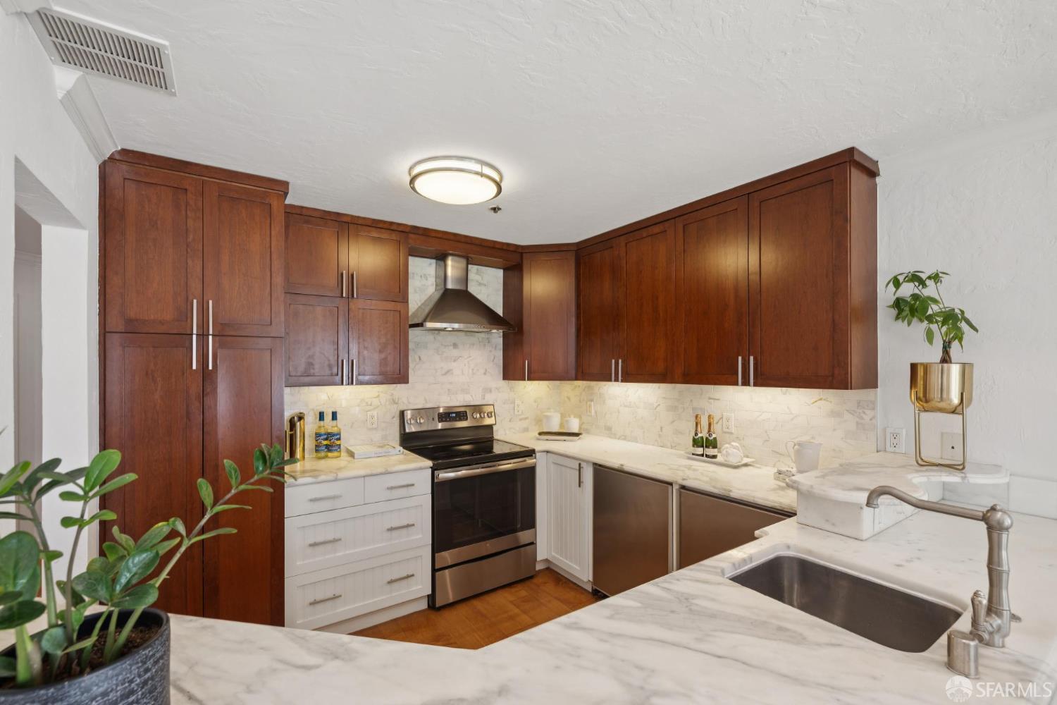 Photo #8: 425069108 Listing: Photo #8