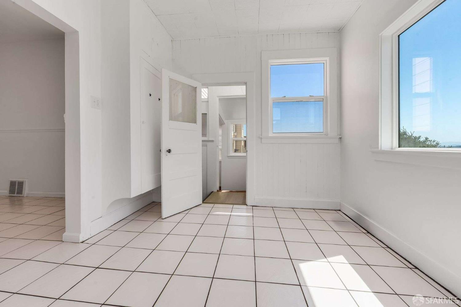 Detail Gallery Image 17 of 33 For 343 Raymond Ave, San Francisco,  CA 94134 - 4 Beds | 1 Baths