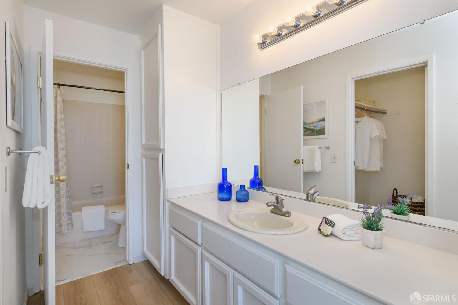 Detail Gallery Image 14 of 28 For 777 Morrell Ave #302,  Burlingame,  CA 94010 - 1 Beds | 1 Baths
