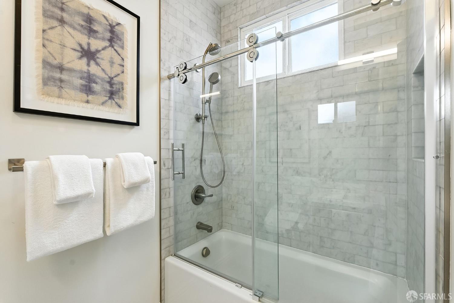 Detail Gallery Image 9 of 19 For 1070 Post St #4,  San Francisco,  CA 94109 - 3 Beds | 2 Baths