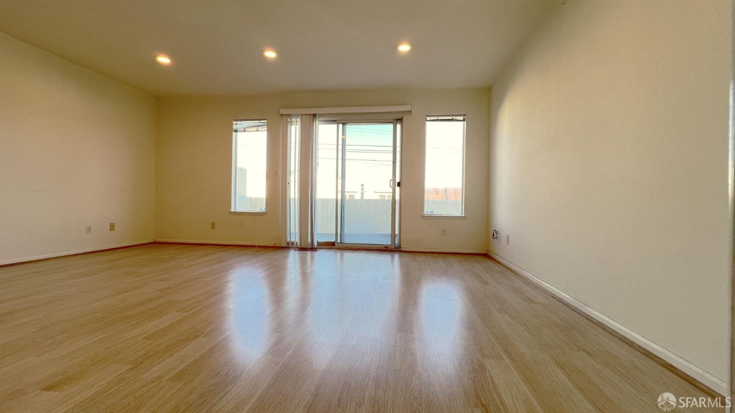 Detail Gallery Image 2 of 17 For 1828 Newhall St, San Francisco,  CA 94124 - 2 Beds | 1 Baths