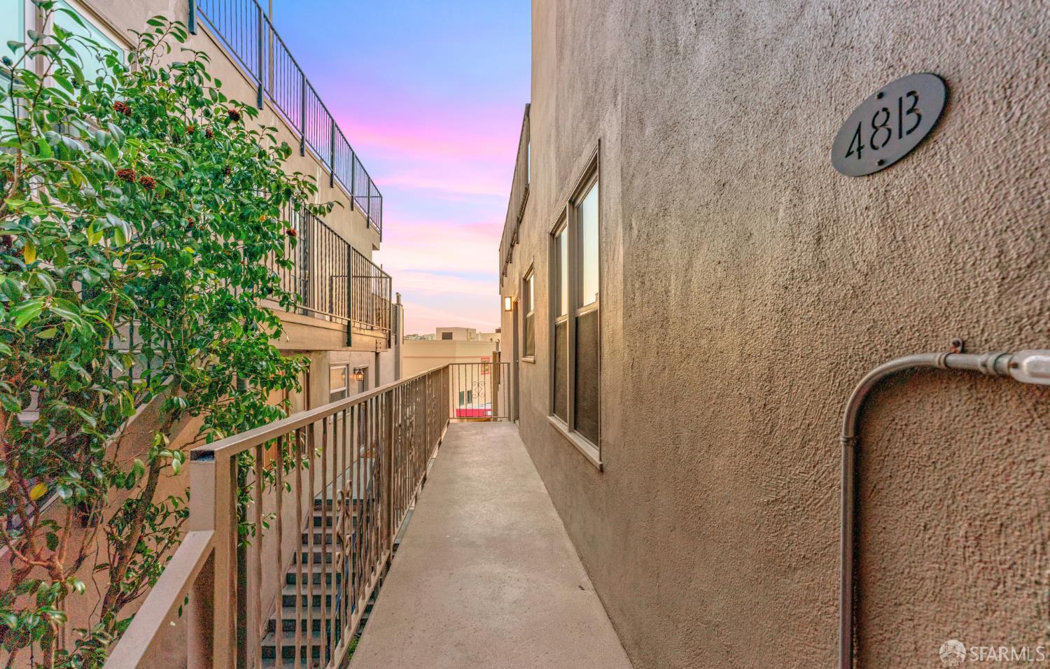 Photo #2: 425064490 Listing 
