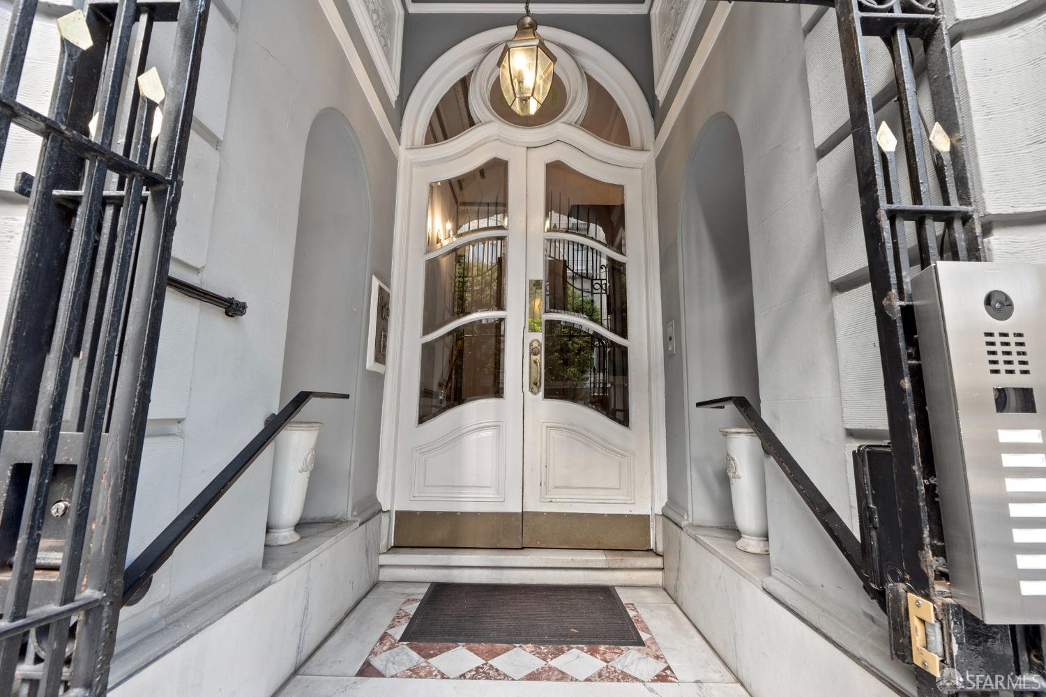 Detail Gallery Image 22 of 25 For 630 Leavenworth St #GRDN,  San Francisco,  CA 94109 - 1 Beds | 2 Baths