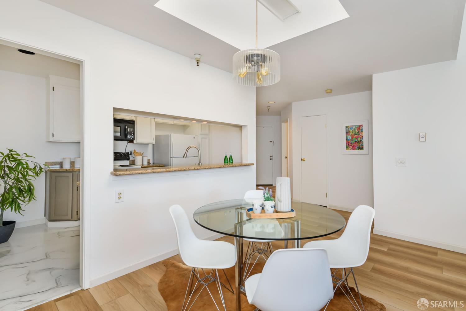 Detail Gallery Image 7 of 28 For 777 Morrell Ave #302,  Burlingame,  CA 94010 - 1 Beds | 1 Baths