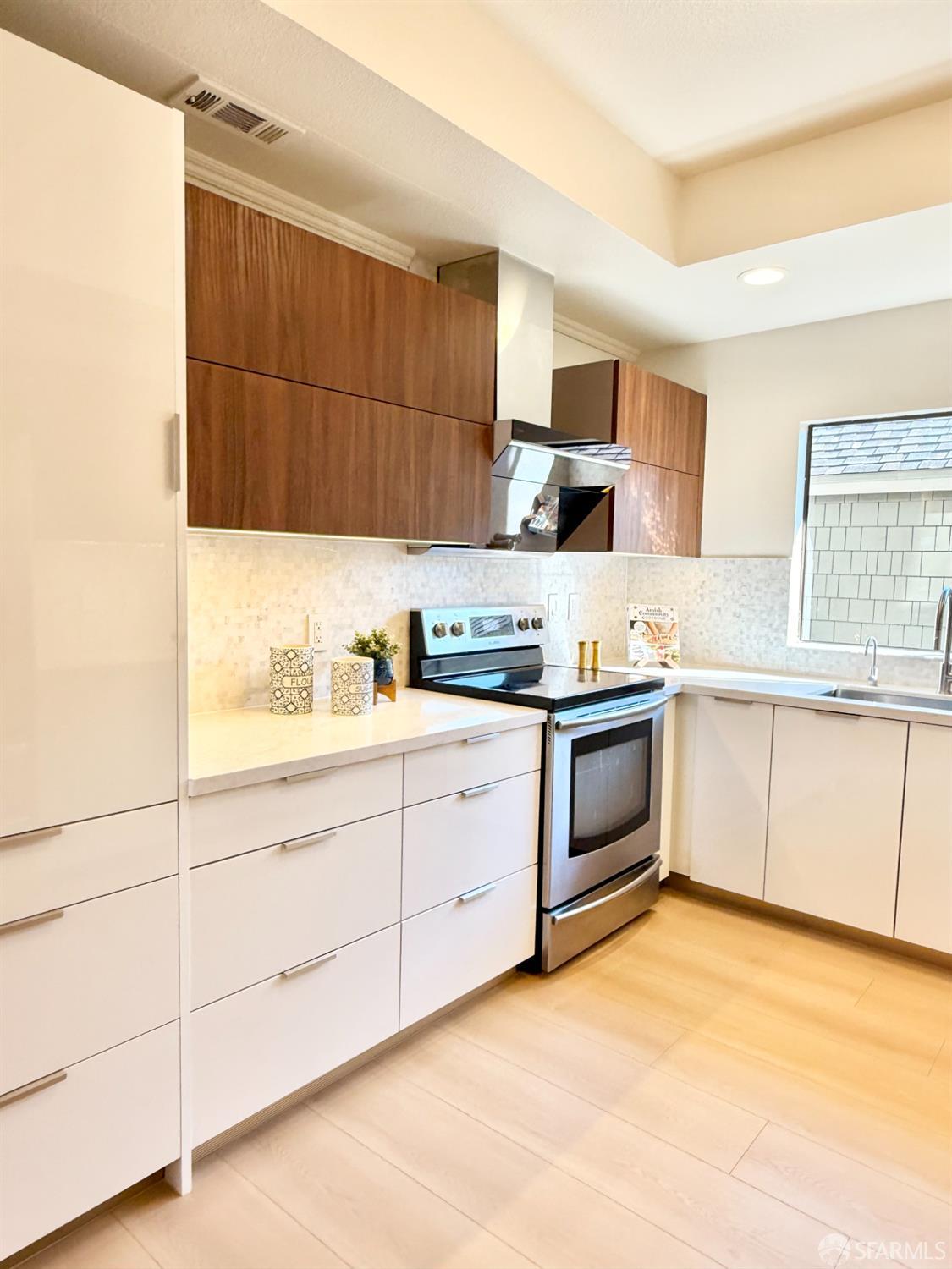 Detail Gallery Image 13 of 34 For 879 Carina Ln, Foster City,  CA 94044 - 3 Beds | 2/1 Baths