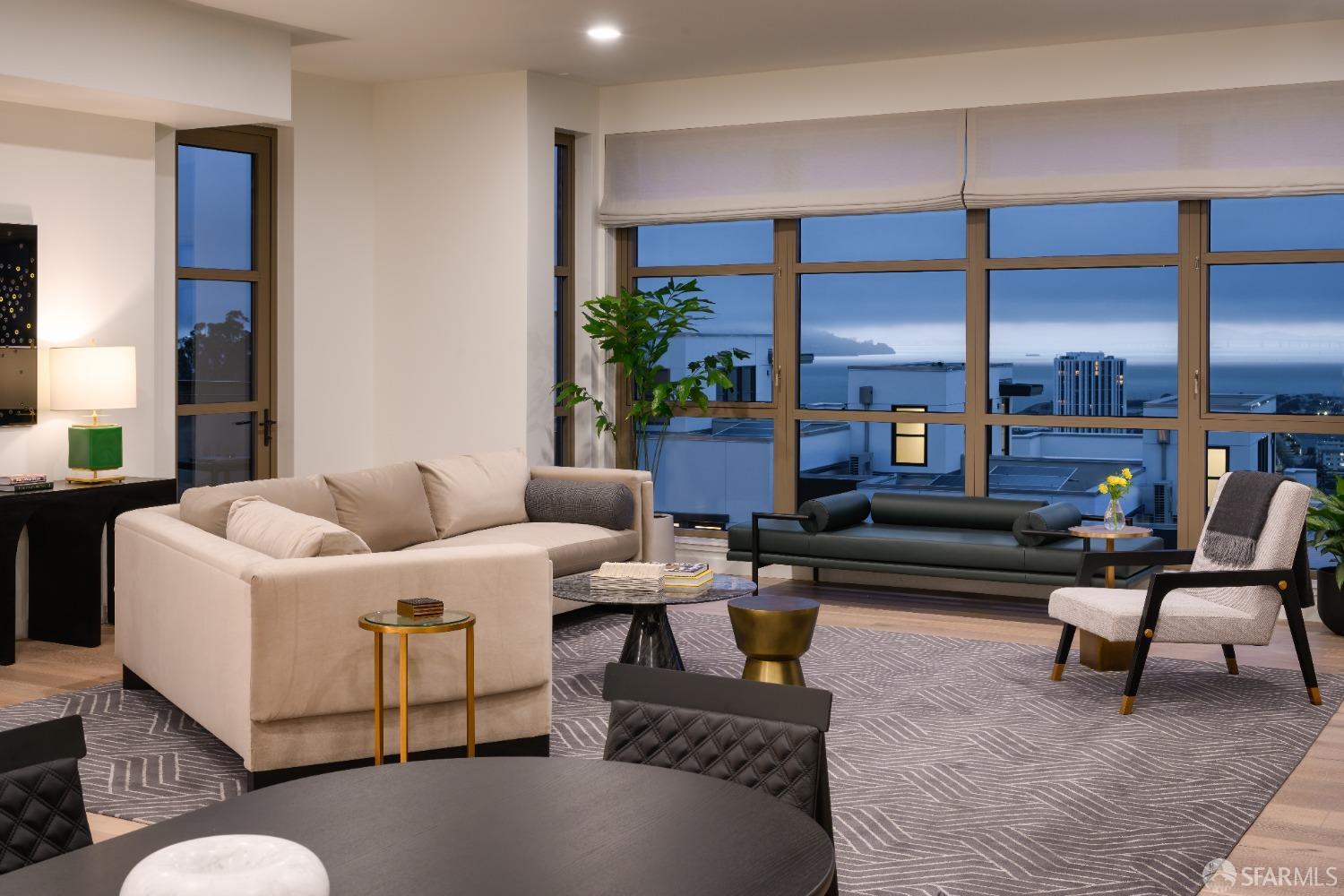 Photo #5: 425070777 Listing 